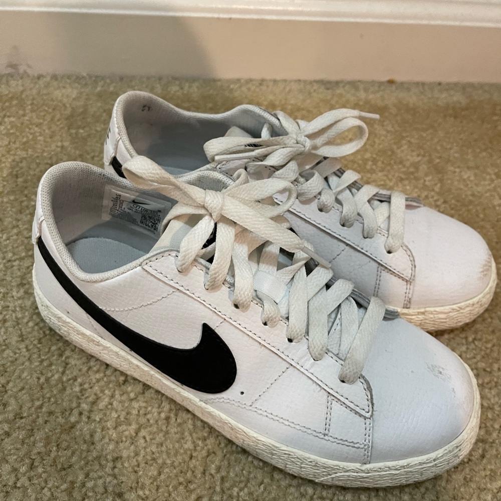 Nike  size 4Y/ 5.5 womens